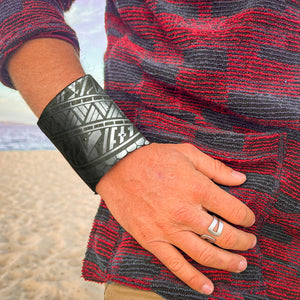 Wallet for Men with Style -  Polynesian tattoo design