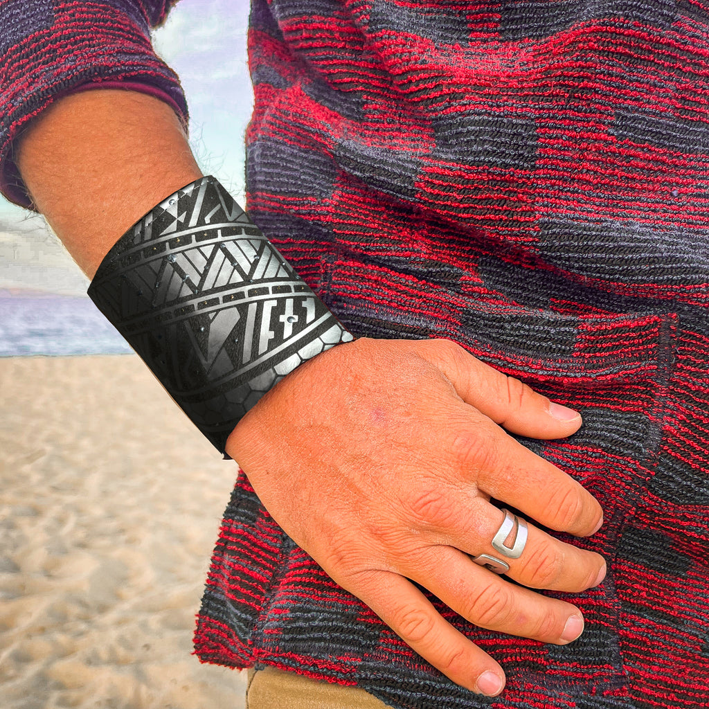 Wallet for Men with Style -  Polynesian tattoo design