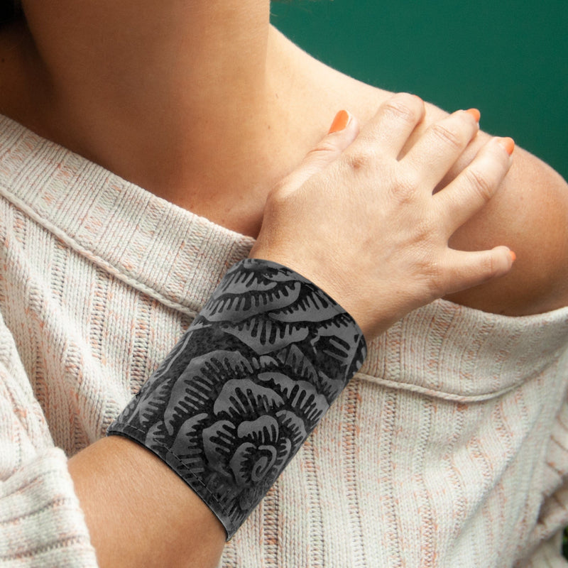 SoFree Creations Wrist Wallet Best Slim Wallet for Women - Batik Wrist Wallet
