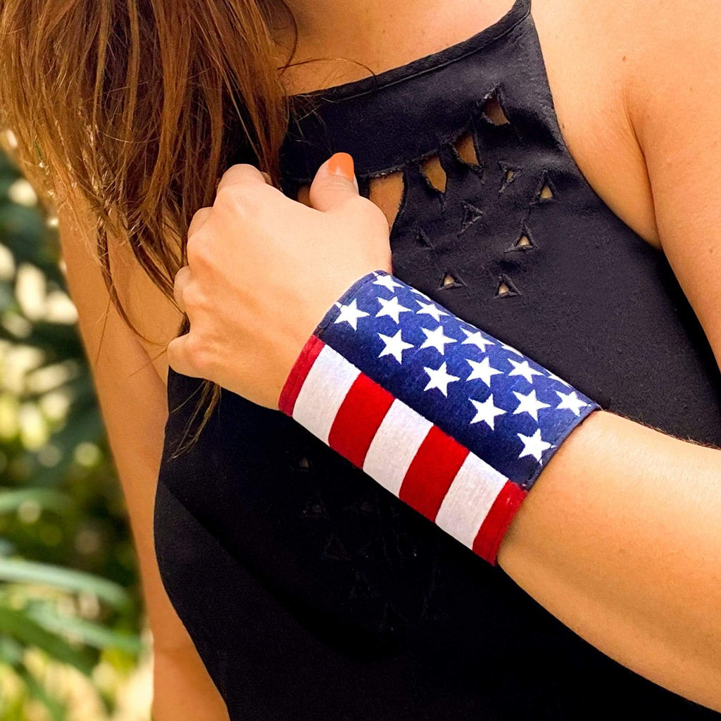 Buy Online High Quality, Beautiful and Stylish USA Flag Wrist Wallet - SoFree Creations